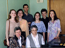 1995 г. Со студентами класса Вокального ансамбля ГМК имени Гнесиных