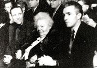 Е.Ф.Гнесина с Ю.К.Черновым (справа) и Ю.В. Муромцевым. Из фондов Музея-квартиры Е.Ф. Гнесиной