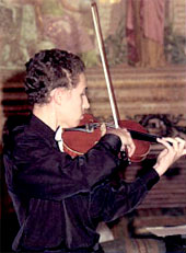 Студент 2 курса С. Пудалов (класс О.О. Тихоновой) на концерте в Библиотеке Конгресса в Вашингтоне (США, 2002)