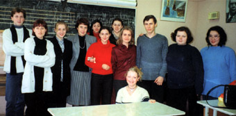 И.А.Писаревская и группа студентов. 2001 г.