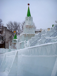 Ледовая скульптура «Спасская башня»